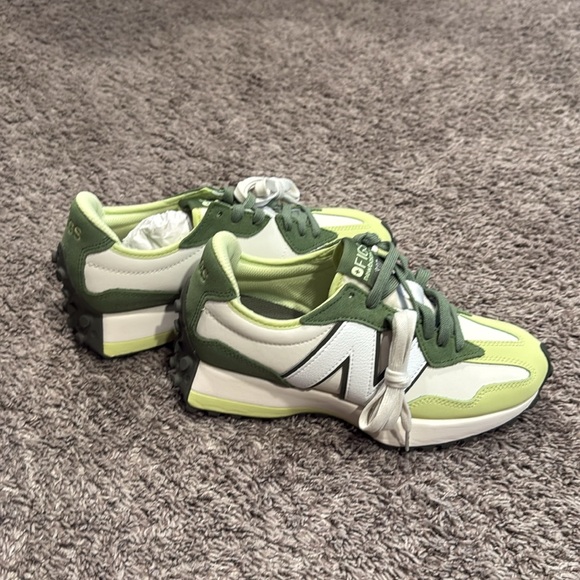 New Balance X Figs 327 Lime and Olive Sneakers size 8.5 - Picture 7 of 9